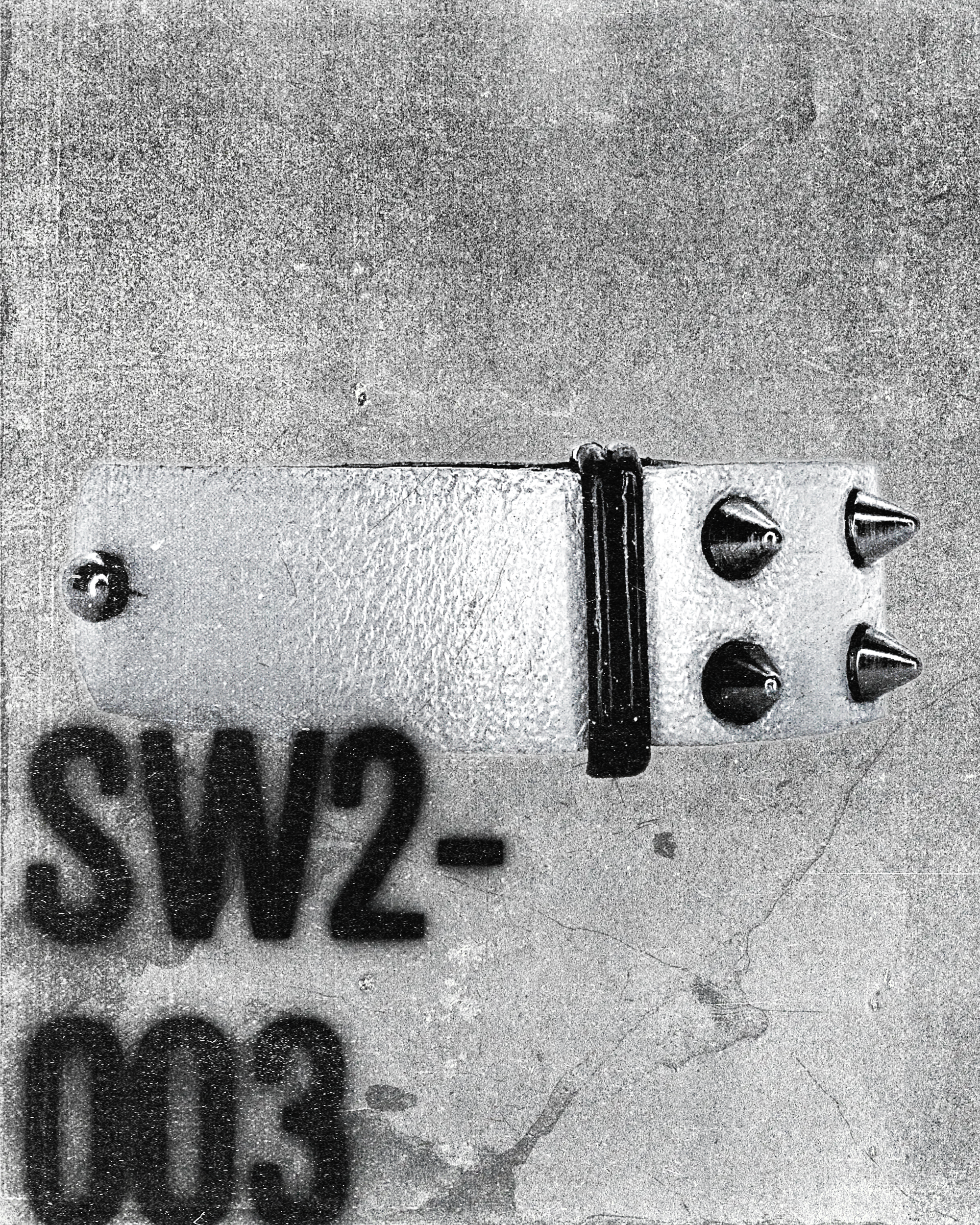 SW2-003 / White Leather 2-Ring Spiked Bracelet