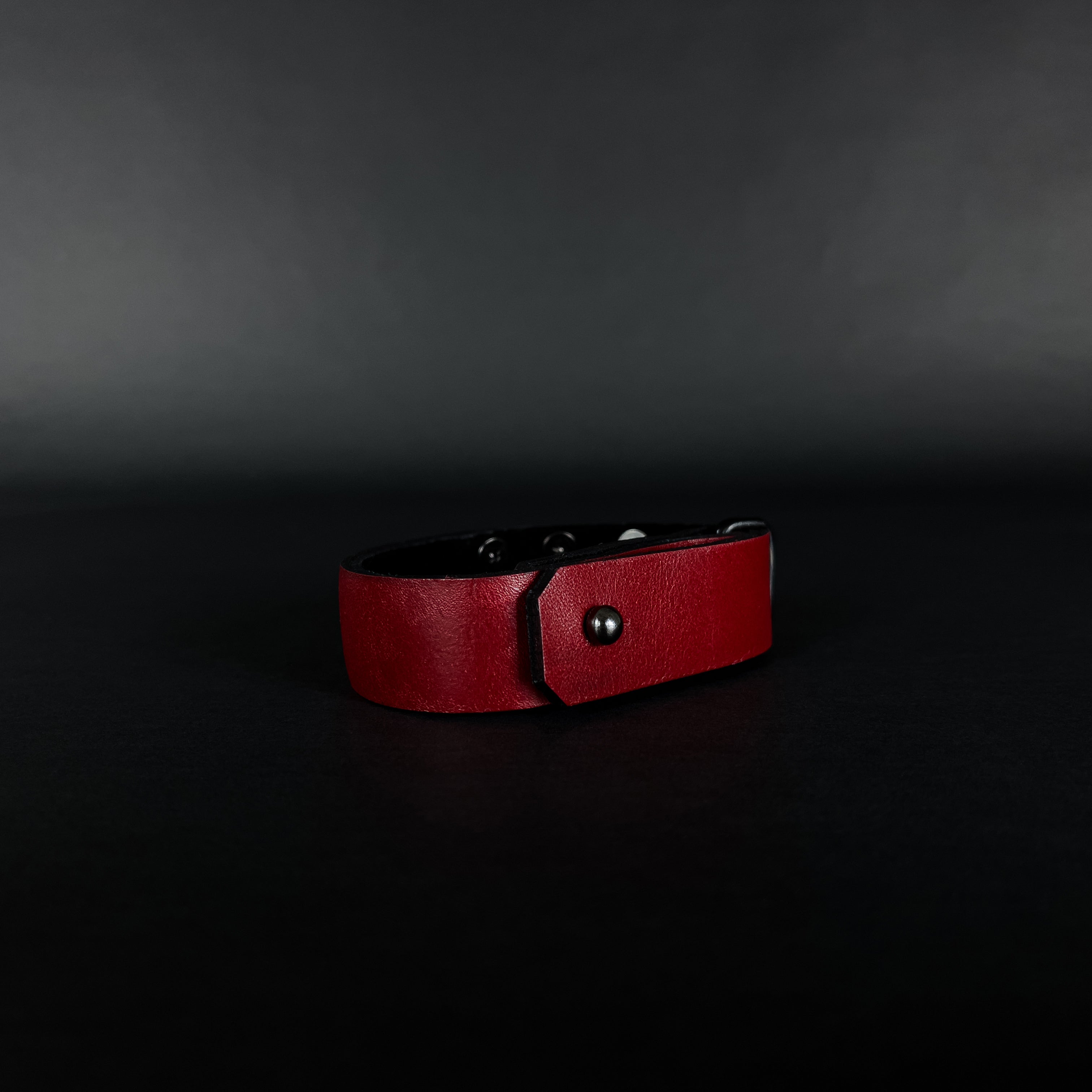 SW2-003 / Red Leather 2-Ring Spiked Bracelet