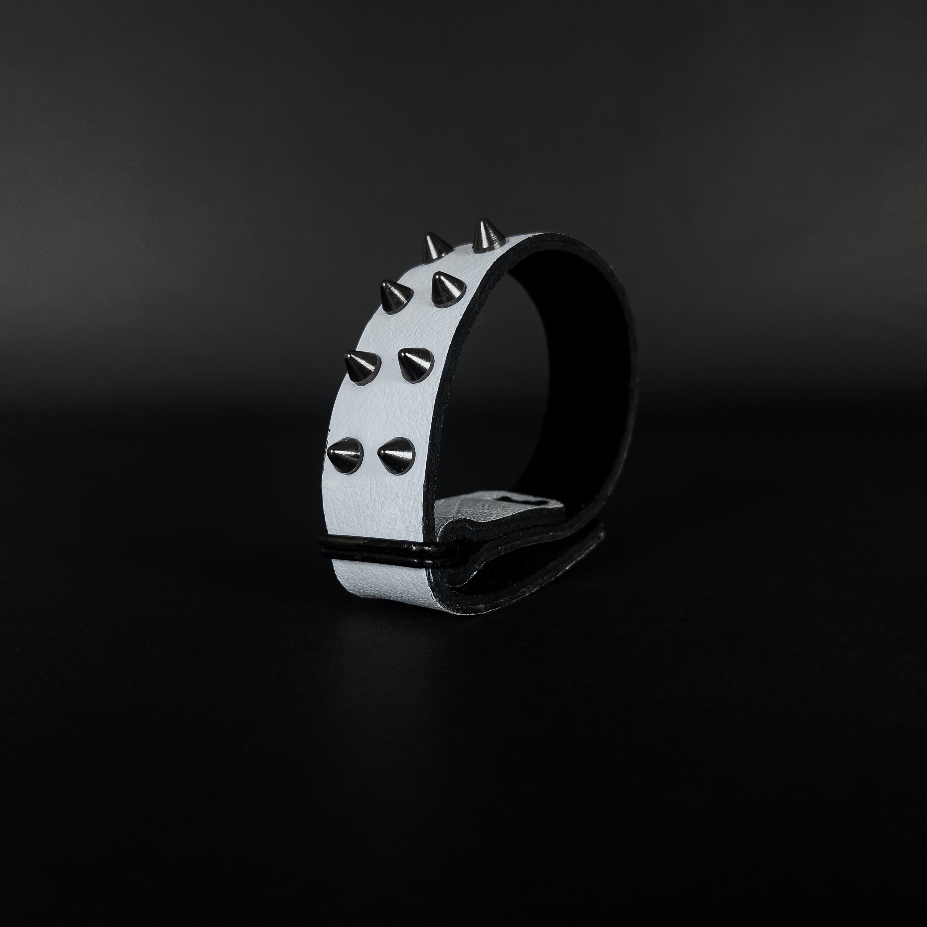 SW2-005 / White Leather 2-Ring Spiked Bracelet